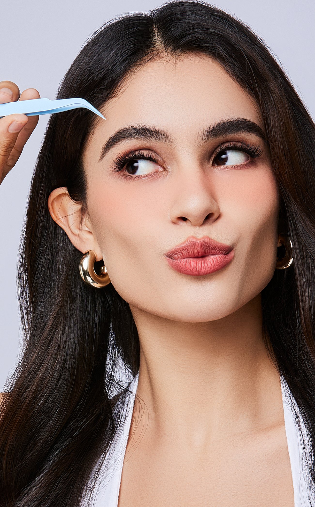 Model wearing Luminlash lashes
